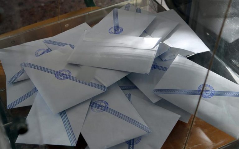 Αλιβιζάτος προς υποψηφίους: Μην τυπώνετε δικά σας ψηφοδέλτια