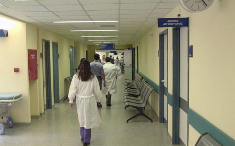 «Να καταθέσει στοιχεία» ο Πολάκης για τα περί χρηματισμού γιατρών, ζητά ο ΙΣΑ από τον εισαγγελέα