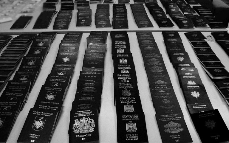 Πλαστά διαβατήρια στη μαύρη αγορά της Αθήνας