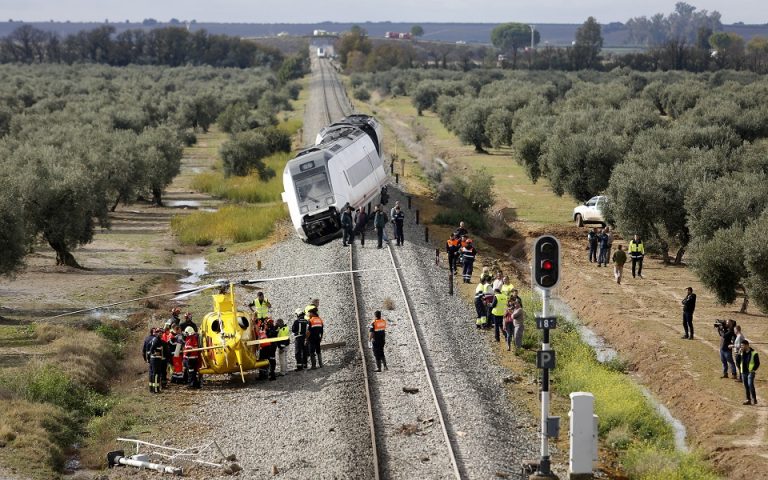 Ισπανία: 21 τραυματίες μετά από εκτροχιασμό τρένου