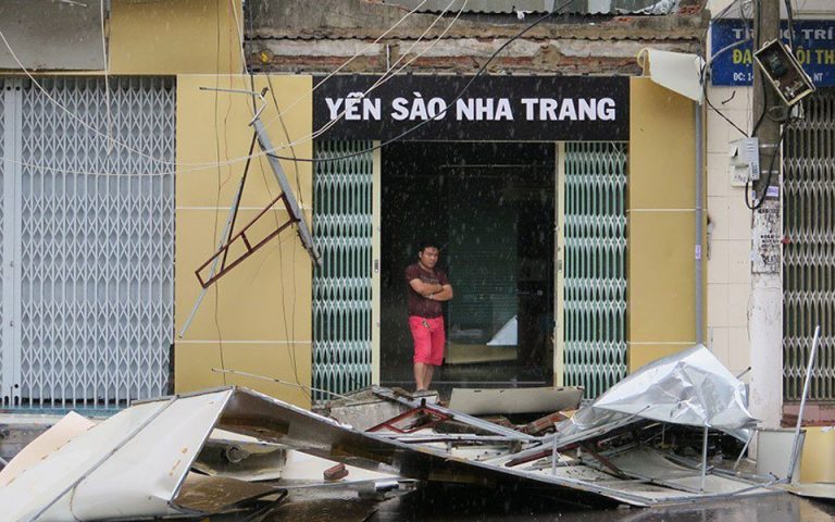 Βιετνάμ: Τουλάχιστον 27 νεκρούς άφησε πίσω του ο τυφώνας Ντάμρεϊ