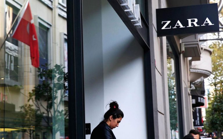 Μυστήριο με κρυμμένα μυστικά μηνύματα που βρέθηκαν σε ρούχα Zara – Ποιος τα αφήνει;