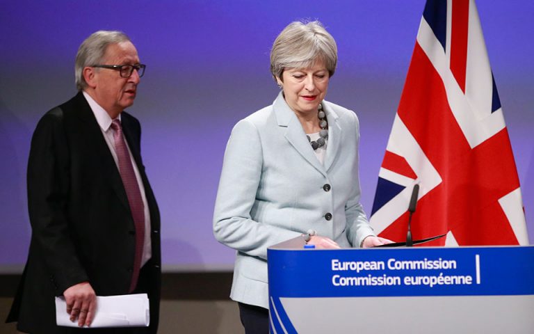Brexit: Συμφωνία τώρα, «αγκάθια» αργότερα