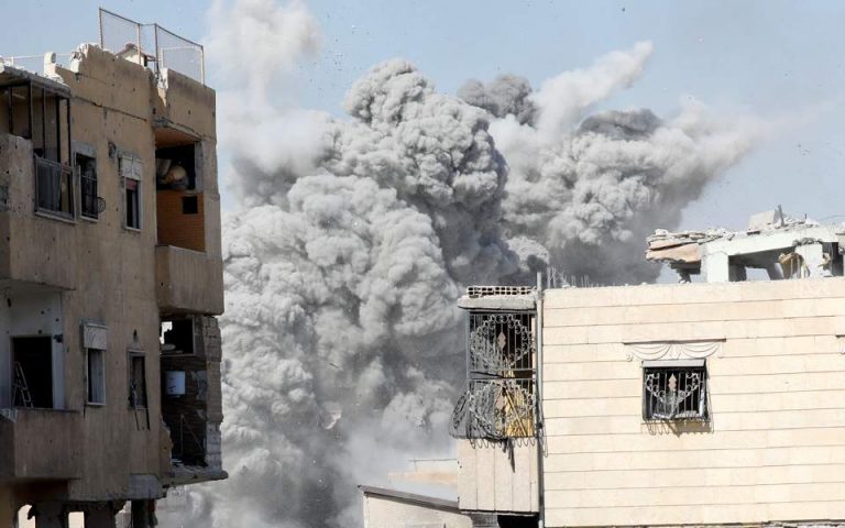 Στους 77 οι νεκροί από τους βομβαρδισμούς του Ασαντ στην Ανατολική Γούτα