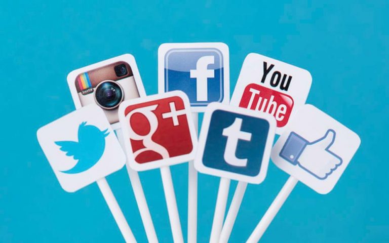 Τα κοινωνικά δίκτυα δέχονται πίεση από διαφημιζόμενους