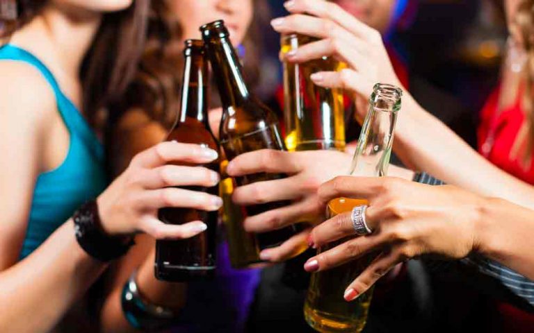 Η υπερβολική και χρόνια κατανάλωση αλκοόλ αυξάνει τον κίνδυνο άνοιας