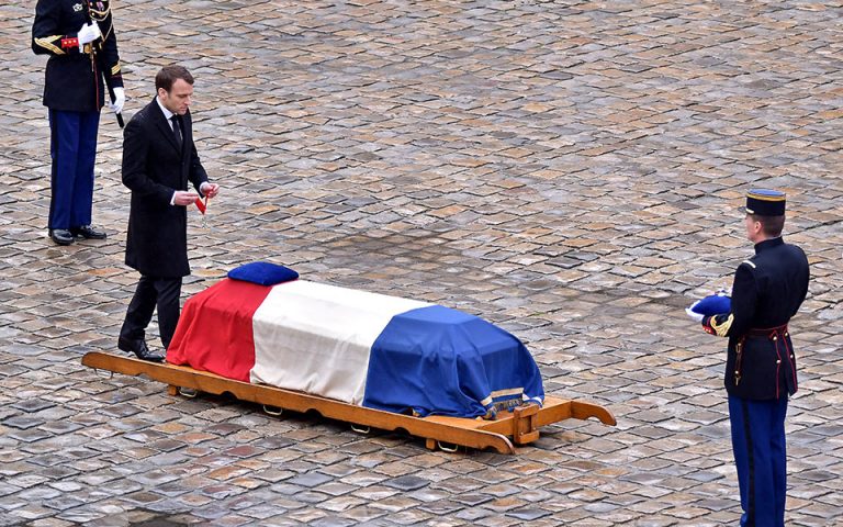 Γαλλία: Φόρος τιμής στον ήρωα αστυνομικό