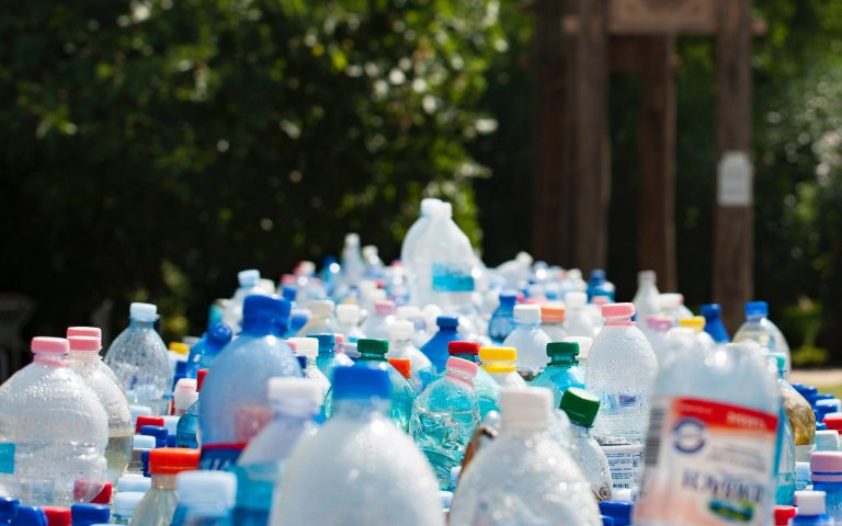 Ανακαλύφθηκε ένζυμο που ενδέχεται να δώσει τέλος στη ρύπανση από πλαστικό