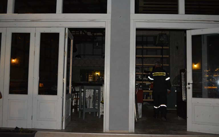 Έκρηξη σε κατάστημα στα Χανιά – Δύο ελαφρά τραυματίες (φωτογραφίες)