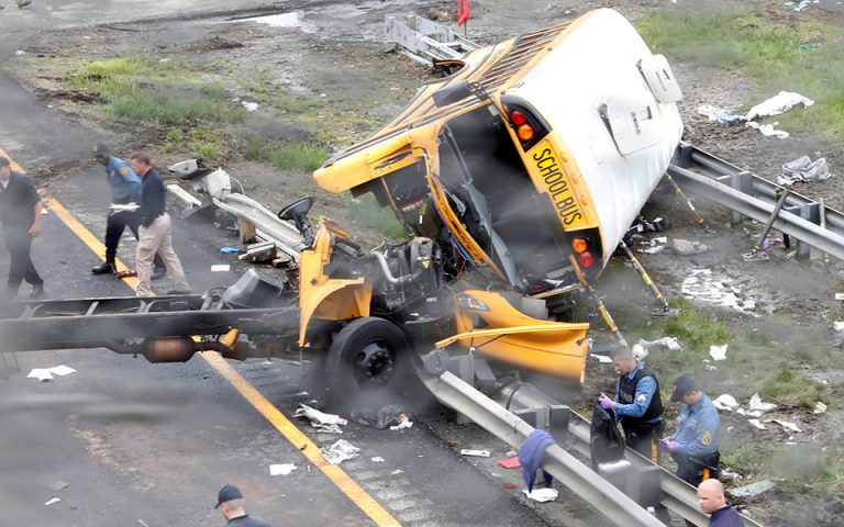 Τραγωδία στις ΗΠΑ: Δύο νεκροί και 40 τραυματίες μετά από σύγκρουση σχολικού λεωφορείου με φορτηγό (φωτογραφίες)