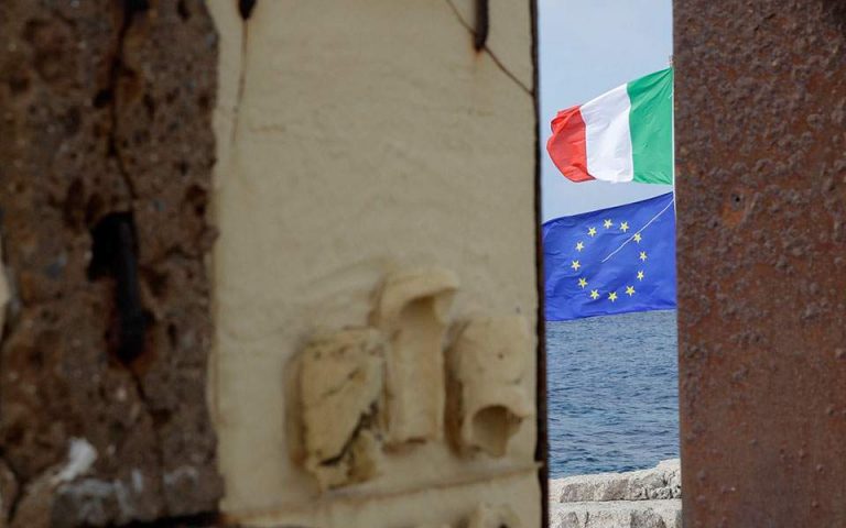 Times: Η Ιταλία συνιστά κίνδυνο για το ευρώ και η Ευρώπη πρέπει να κάνει κάτι γι’ αυτό