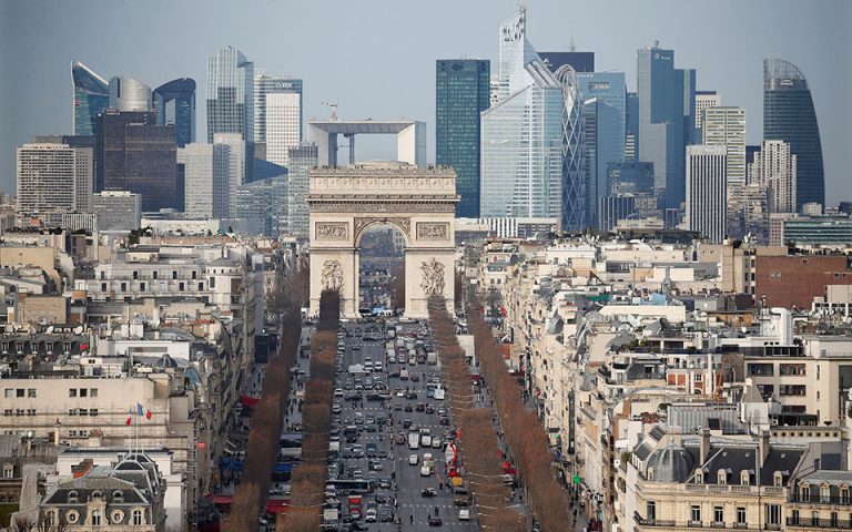 Οι αντίπαλοι του Μακρόν αναμένουν «λαοθάλασσες» διαδηλωτών σήμερα στο Παρίσι