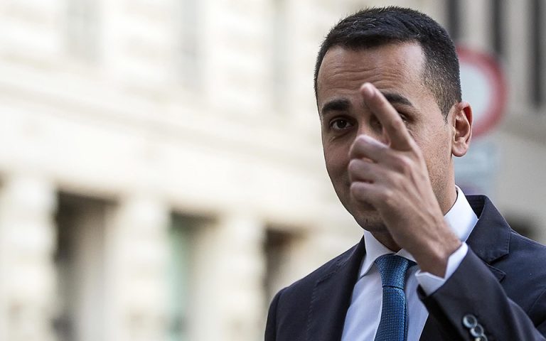 Ο Ντι Μάιο κατηγορεί τον Ιταλό πρόεδρο για εσχάτη προδοσία