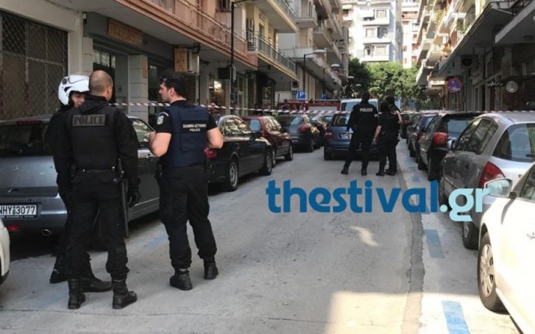 Εντοπίστηκαν 5 χειροβομβίδες σε σπίτι στη Θεσσαλονίκη (φωτό – βίντεο)