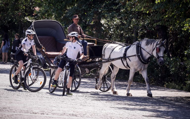 Αστυνομικοί με ποδήλατα στην περιοχή της Ακρόπολης