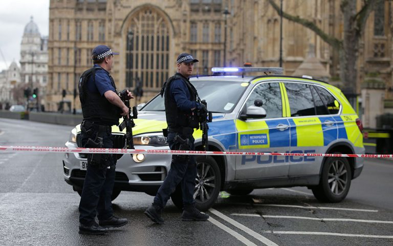 Νεκρός από πυροβολισμό 17χρονος σε δρόμο του Λονδίνου