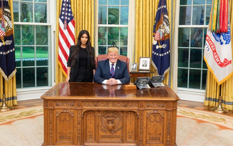 Ο Donald Trump ανέβασε φωτογραφία με την Kim K. στον Λευκό Οίκο