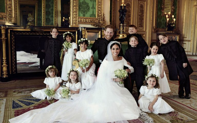 Κυκλοφόρησαν οι πρώτες επίσημες φωτογραφίες του βασιλικού γάμου