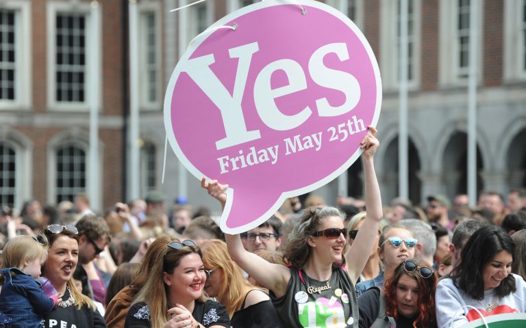 Πρωθυπουργός Ιρλανδίας: «Αθόρυβη επανάσταση» η ψήφος υπέρ της νομιμοποίησης των αμβλώσεων