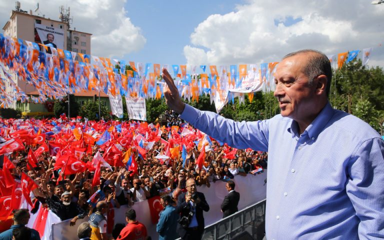Εκλογές στην Τουρκία: Τι δείχνουν οι δημοσκοπήσεις 23 ημέρες πριν τις κάλπες