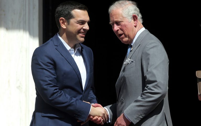 Στο Μαξίμου ο Κάρολος: «Ορόσημο η επίσκεψη για τις σχέσεις Ελλάδας – Βρετανίας» είπε ο Τσίπρας (βίντεο)