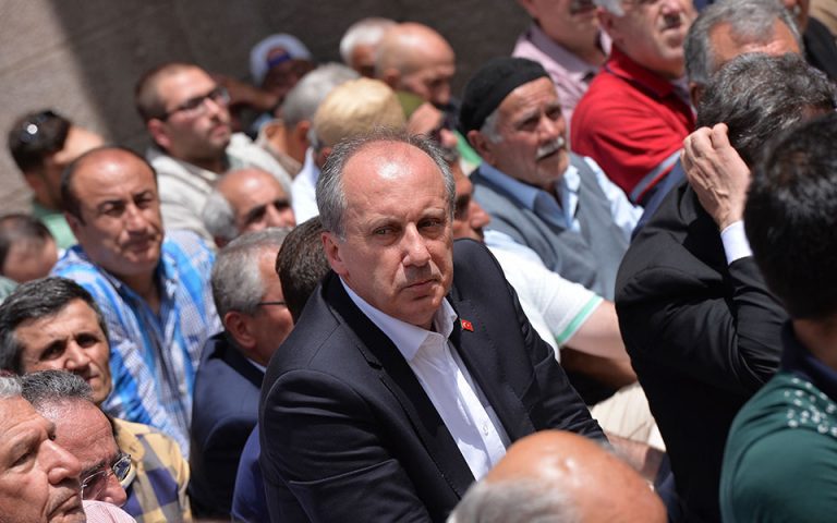 Να αναμετρηθούν «σαν άνδρες» κάλεσε τον Ερντογάν υποψήφιος της αντιπολίτευσης