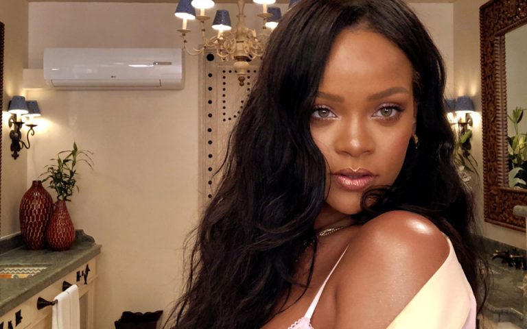 Μαθήματα καλοκαιρινού μακιγιάζ σε ένα 10λεπτο video από την Rihanna