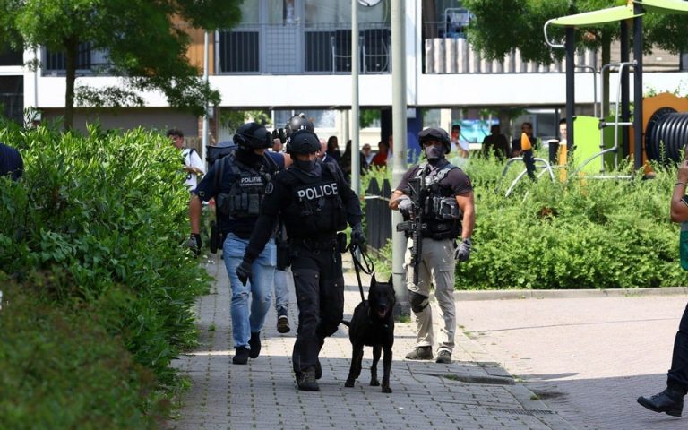 Ολλανδία: Πυρά κατά άνδρα που κρατούσε τσεκούρι και φώναζε «Allahu akbar» άνοιξε η αστυνομία
