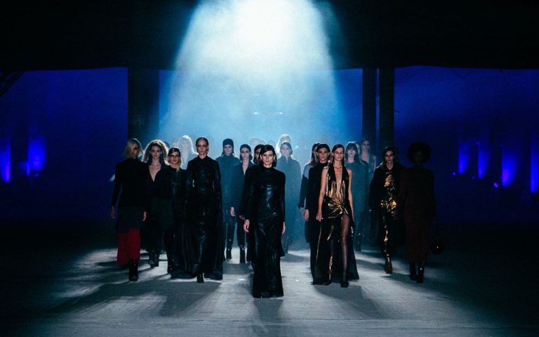 Το fashion show του Στέλιου Κουδουνάρη μας ταξίδεψε στις μεγάλες πρωτεύουσες της μόδας