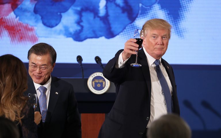 Επικοινωνία Τραμπ με Μουν Τζε – Ιν για τη Σύνοδο ΗΠΑ – Βόρειας Κορέας