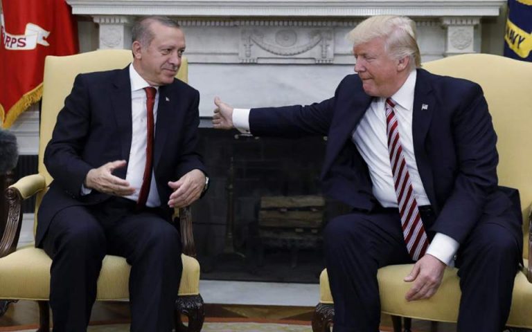 Αγκυρα: «Θα προστατεύσουμε» τις τουρκικές εταιρείες από τις αμερικανικές κυρώσεις