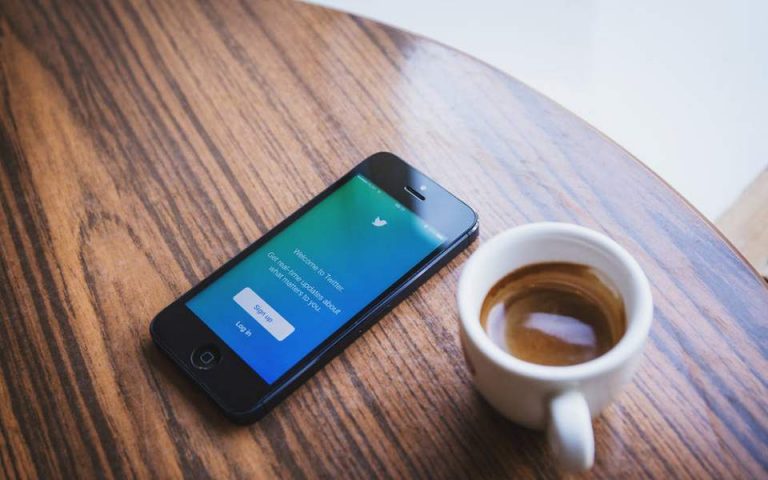 Το Twitter καλεί τους χρήστες του να αλλάξουν τους κωδικούς πρόσβασης