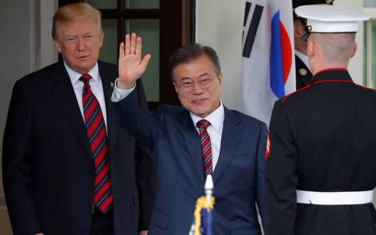 Ν. Κορέα: «Λυπηρό» γεγονός η ματαίωση της Συνόδου λέει ο Μουν Τζε-ιν