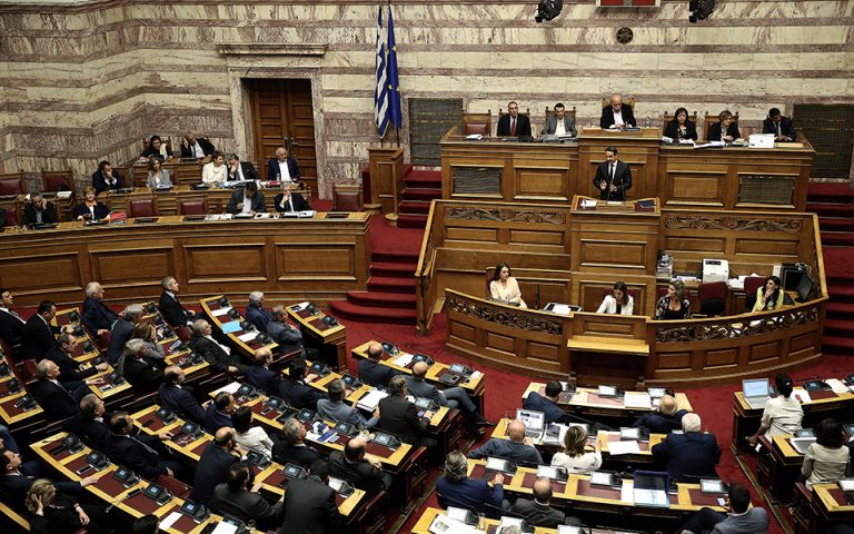Βουλή: Ξαφνικό θέμα με ψήφο Ελλήνων εξωτερικού – Πιέσεις  Μητσοτάκη και ασαφείς δεσμεύσεις Τσίπρα