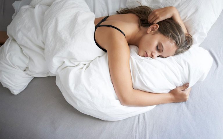 Έρευνα δείχνει ότι ύπνος πάνω από 6,5 ώρες την ημέρα ίσως οδηγεί σε άνοια