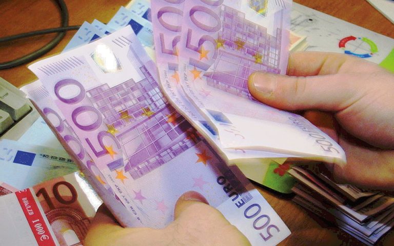 Αποκλιμάκωση της έντασης στην Ιταλία ενισχύει το ευρώ