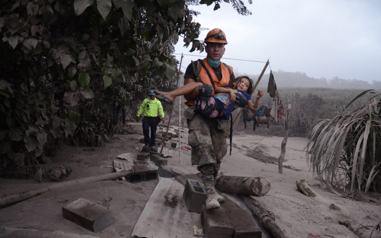 Τραγωδία στη Γουατεμάλα με δεκάδες νεκρούς: Εκτακτη βοήθεια από το Ισραήλ μετά την έκρηξη ηφαιστείου