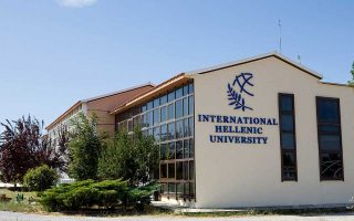 Το Διεθνές Πανεπιστήμιο είναι το μόνο ελληνικό ΑΕΙ στο οποίο όλα τα προγράμματα σπουδών διδάσκονται αποκλειστικά στα αγγλικά.