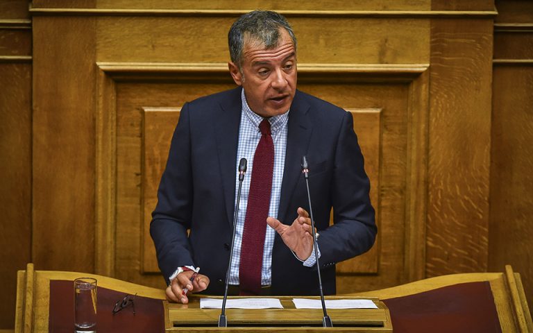 Θεοδωράκης: Η κυβέρνηση παίζει προσβλητικό παιχνίδι κολοκυθιάς