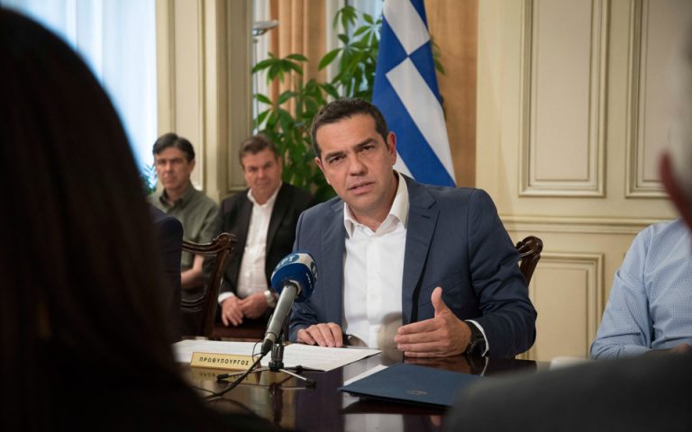 Reuters: «Τα λόγια του Τσίπρα δεν σημαίνουν τίποτα για τους Ελληνες πυρόπληκτους που στέκονται πάνω στις στάχτες»