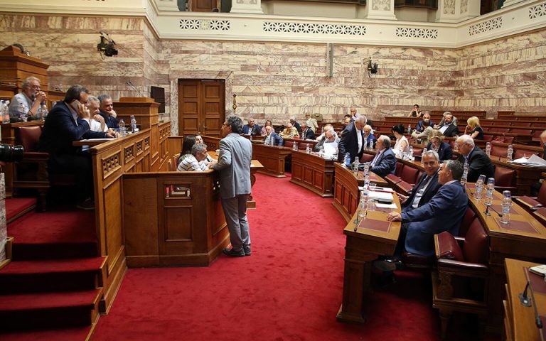 Η κυβέρνηση αρνήθηκε τη δυνατότητα ψήφου στους Ελληνες του εξωτερικού