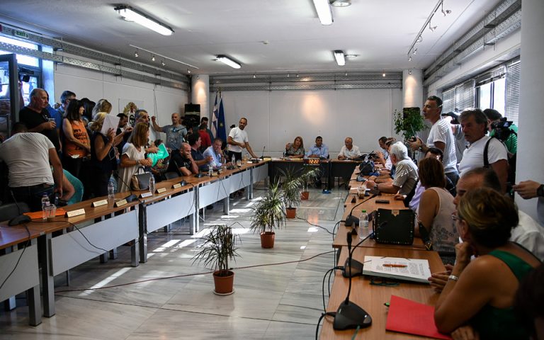 Παραίτηση Ψινάκη ζητούν ομόφωνα οι δημοτικοί σύμβουλοι Μαραθώνα