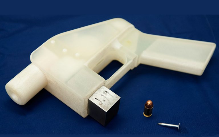 Το Facebook απαγόρευσε ανάρτηση με οδηγίες για κατασκευή 3D πλαστικών όπλων