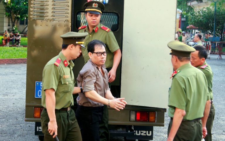 Βιετνάμ: Δύο Αμερικανοί ανάμεσα στους 12 καταδικασθέντες για «απόπειρα ανατροπής του καθεστώτος»