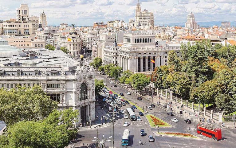 Οδεύει προς επιβράδυνση η ισπανική οικονομία, πρώτη φορά μετά την κρίση του 2013