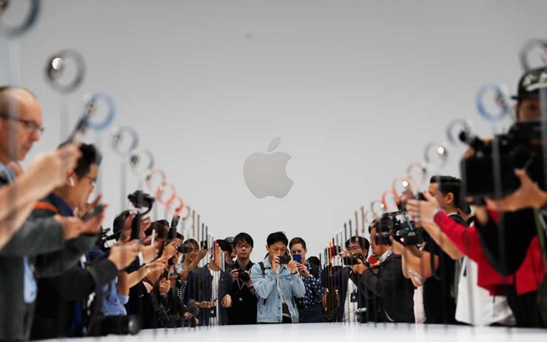 Τρία νέα iPhone X και έξυπνα ρολόγια παρουσίασε η Apple