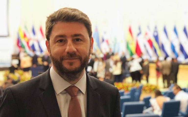 Ν. Ανδρουλάκης στην «Κ»: «Να μη δώσουμε χρίσματα στις αυτοδιοικητικές εκλογές»