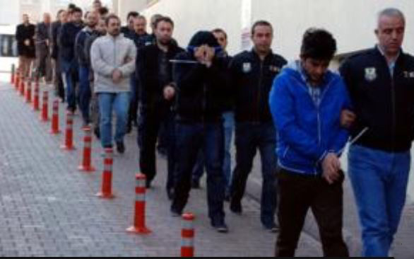 Νέα εντάλματα σύλληψης στην Τουρκία με την κατηγορία της συμμετοχής στην FETO