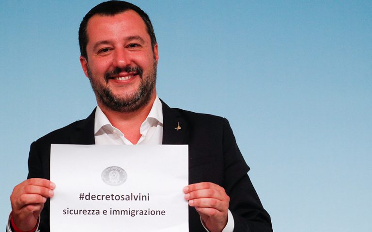 Ιταλία: Χωρίς σημαία, σταματά τις διασώσεις το «Aquarius»