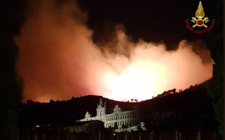 Μεγάλη πυρκαγιά στην Τοσκάνη – Περισσότεροι από 500 άνθρωποι απομακρύνθηκαν από τα σπίτια τους